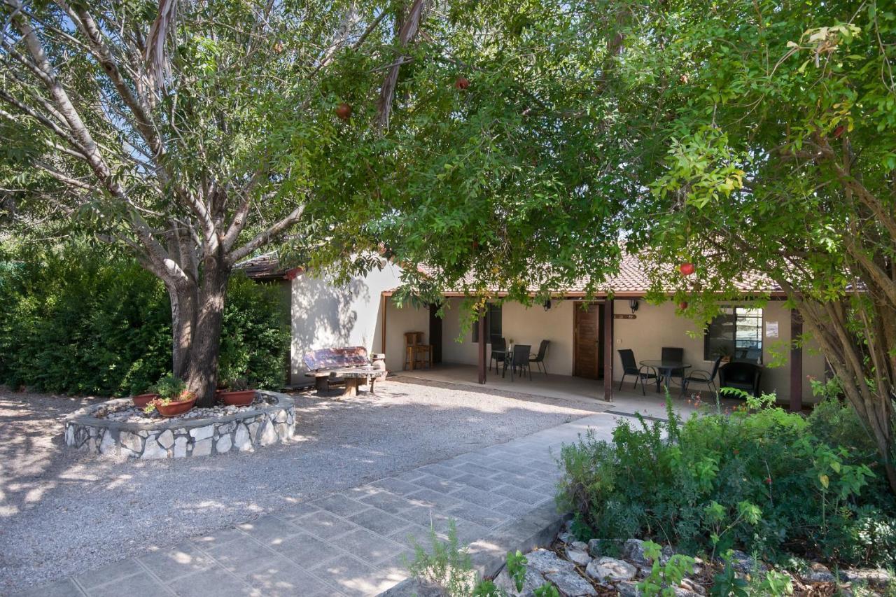 Zohar Badeshe Hotel Daliyya Exterior photo